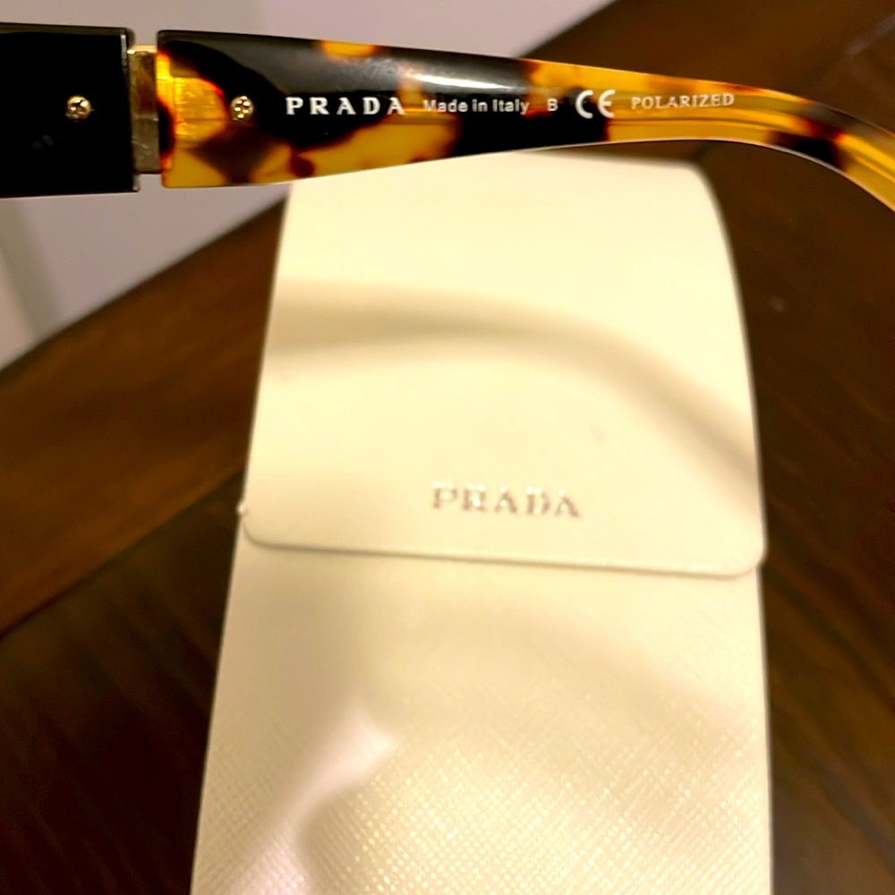 Prada sunglasses - Picture 3 of 5